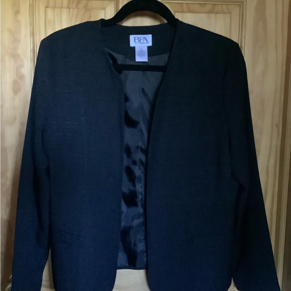 Elegant Women's Black Blazer